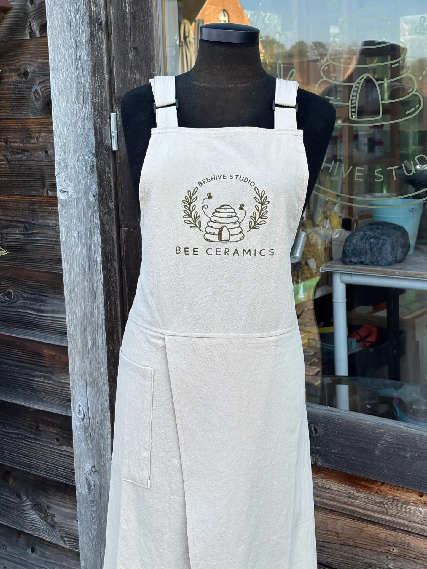 Schort Bee Ceramics 